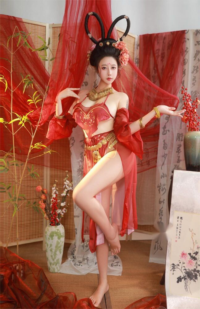 Đọc truyện hentai Tuyển tập Albums siêu phẩm Cosplay - Chap 962 - Naixichannice - Red Tent Dance