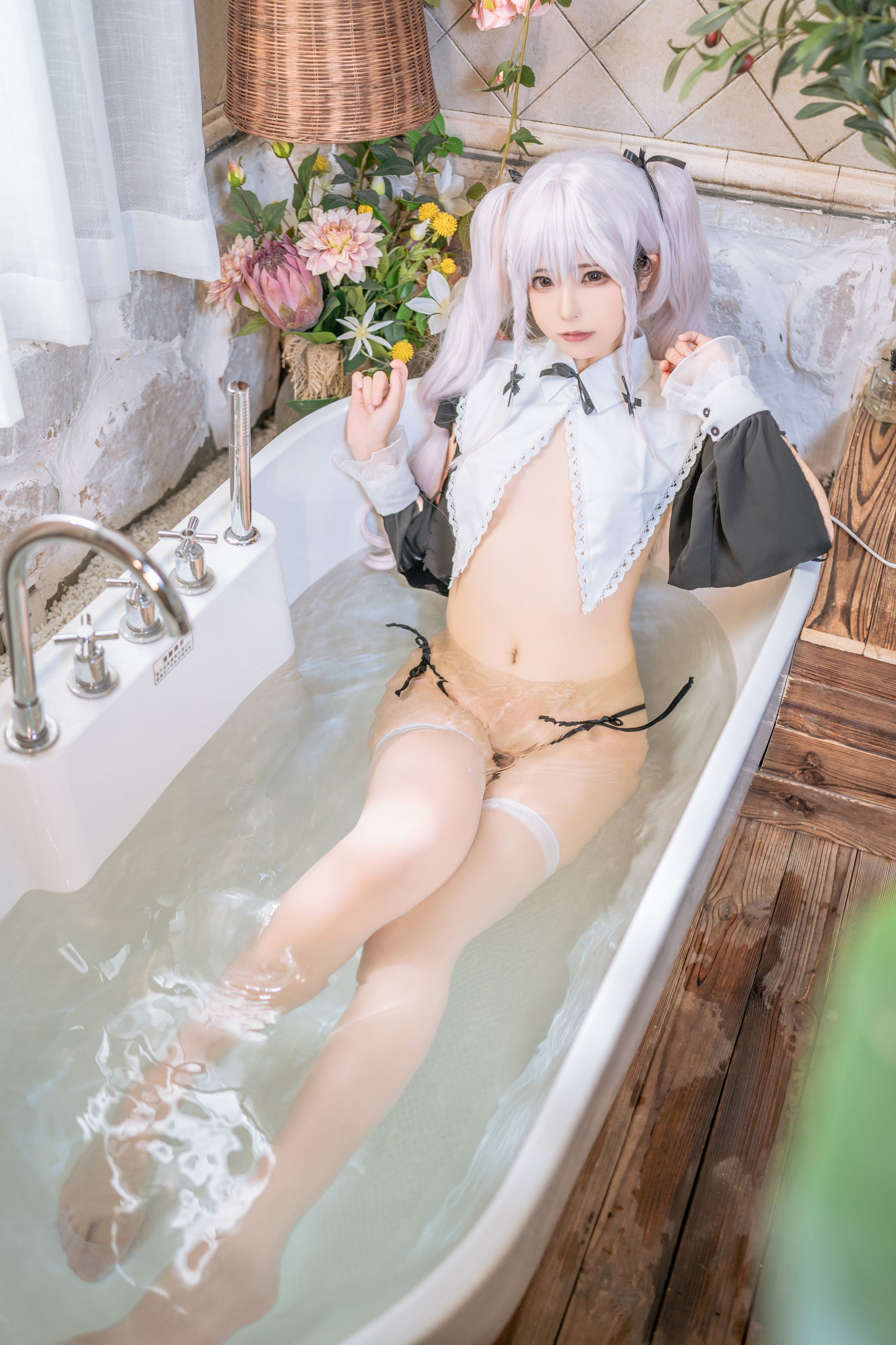 Đọc truyện hentai Tuyển tập Albums siêu phẩm Cosplay - Chap 926 - Quan Ran is a little hungry - not original