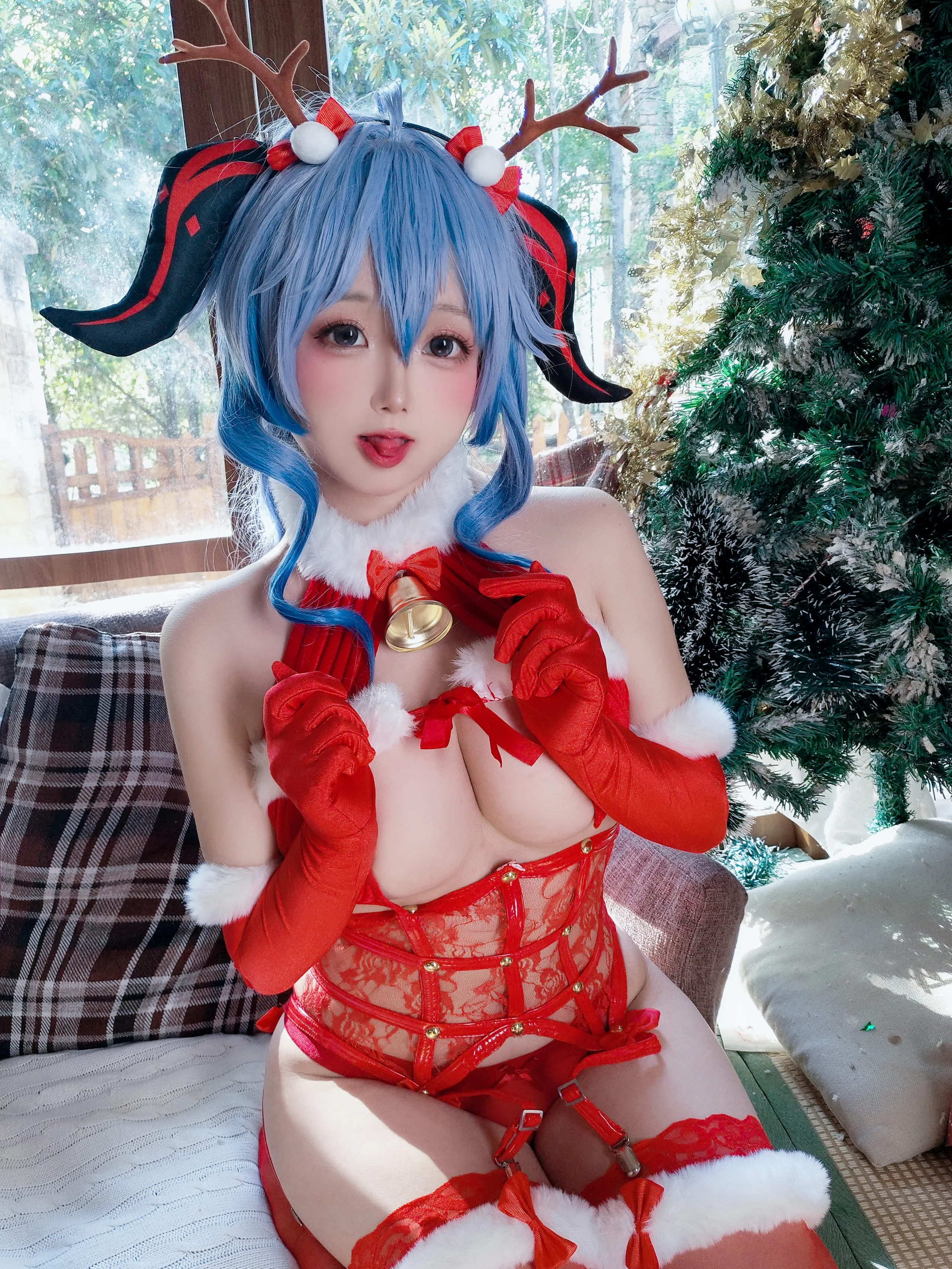 Đọc truyện hentai Tuyển tập Albums siêu phẩm Cosplay - Chap 960 - Rina Jiao - Ganyu Christmas