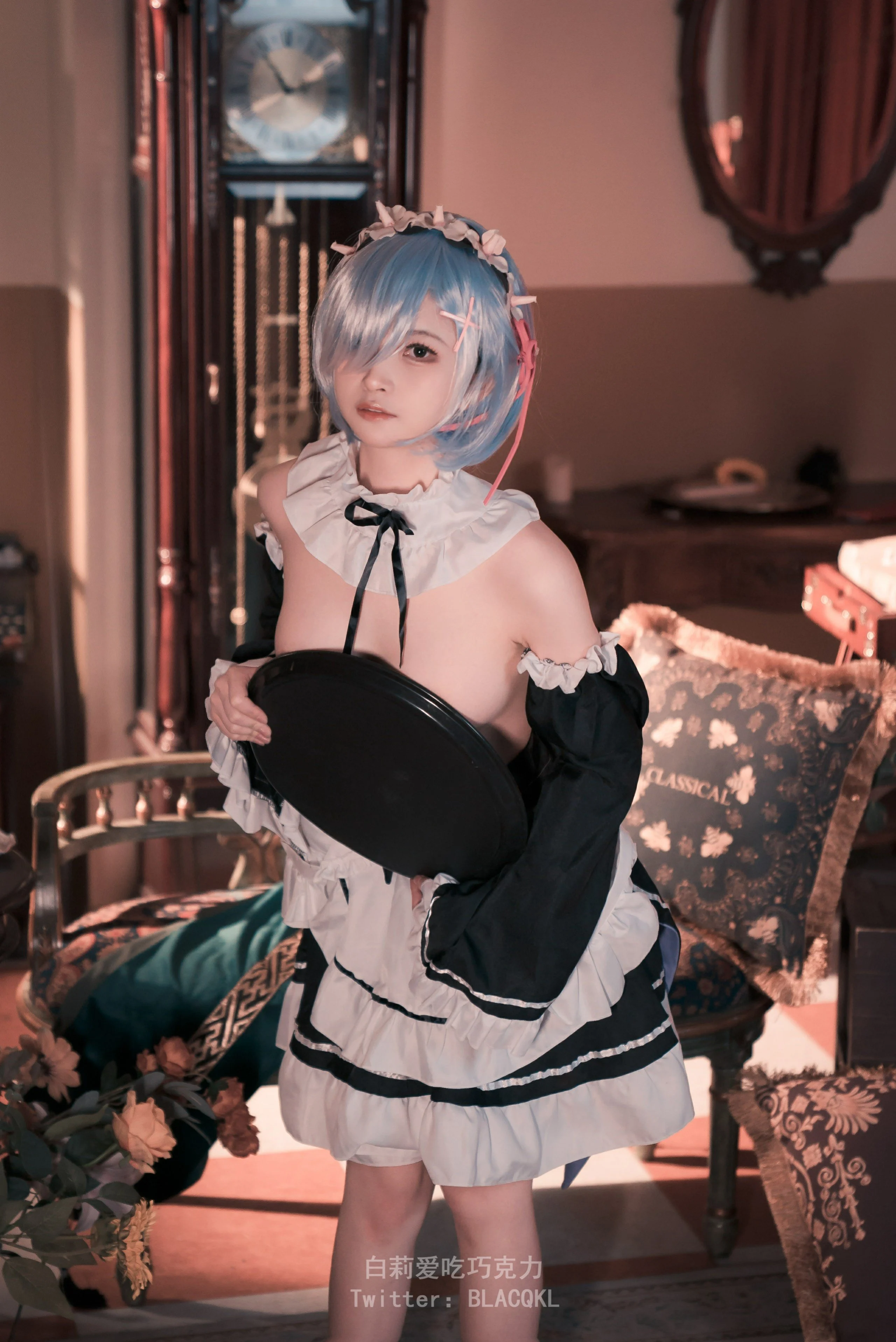 Đọc truyện hentai Tuyển tập Albums siêu phẩm Cosplay - Chap 497 - [Bai Li loves chocolate] Rem maid outfit