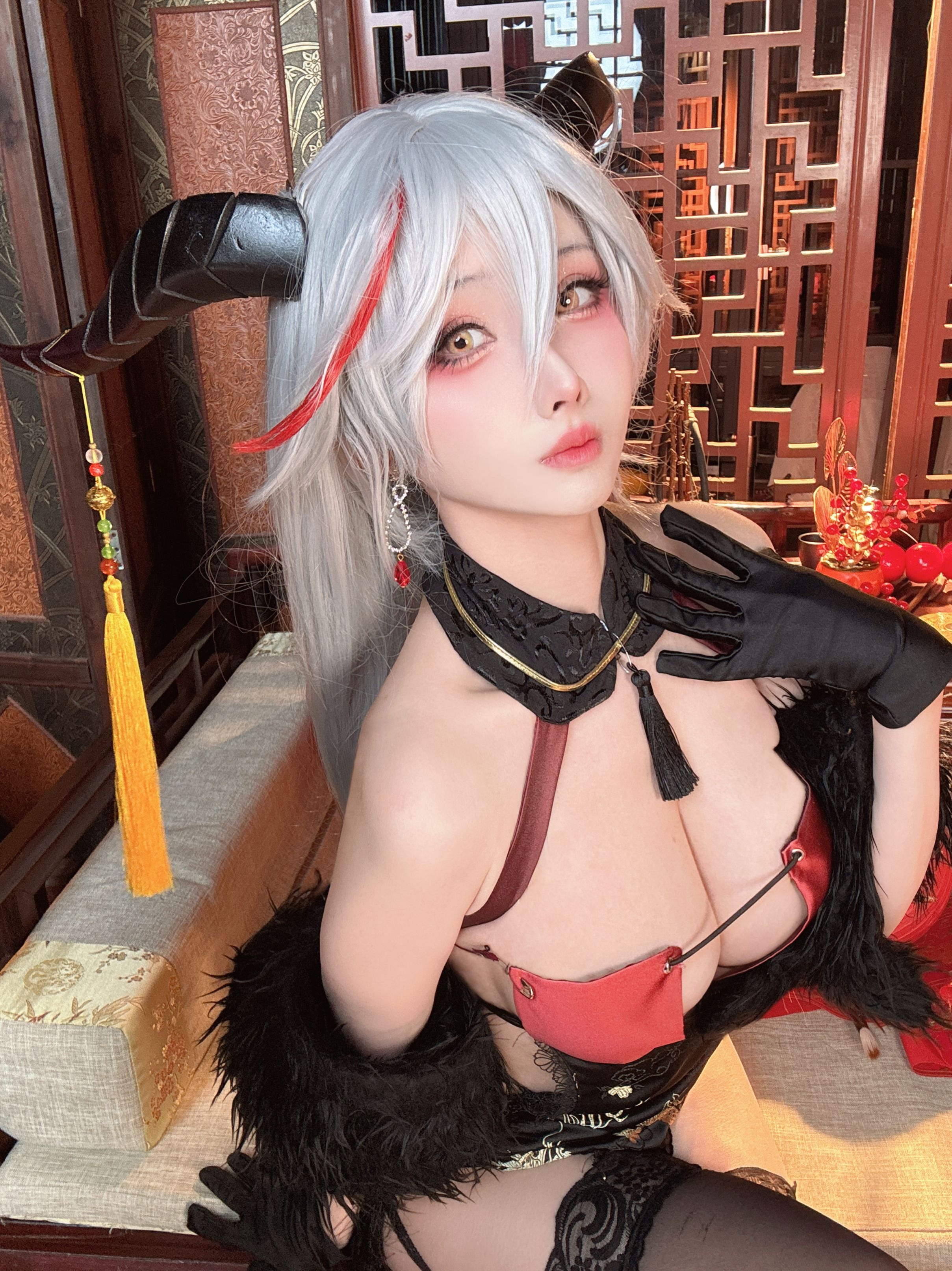 Đọc truyện hentai Tuyển tập Albums siêu phẩm Cosplay - Chap 53 - Liang Liangzi Năm con Rồng