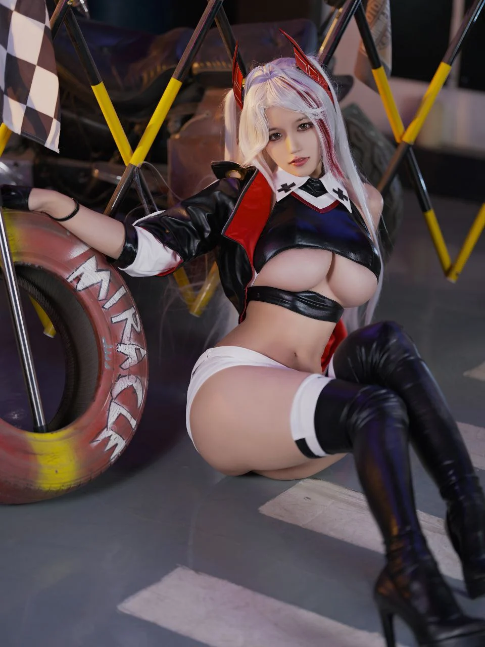 Đọc truyện hentai Tuyển tập Albums siêu phẩm Cosplay - Chap 439 - Chiyo Ogura - Captain Figure Racing Eugen