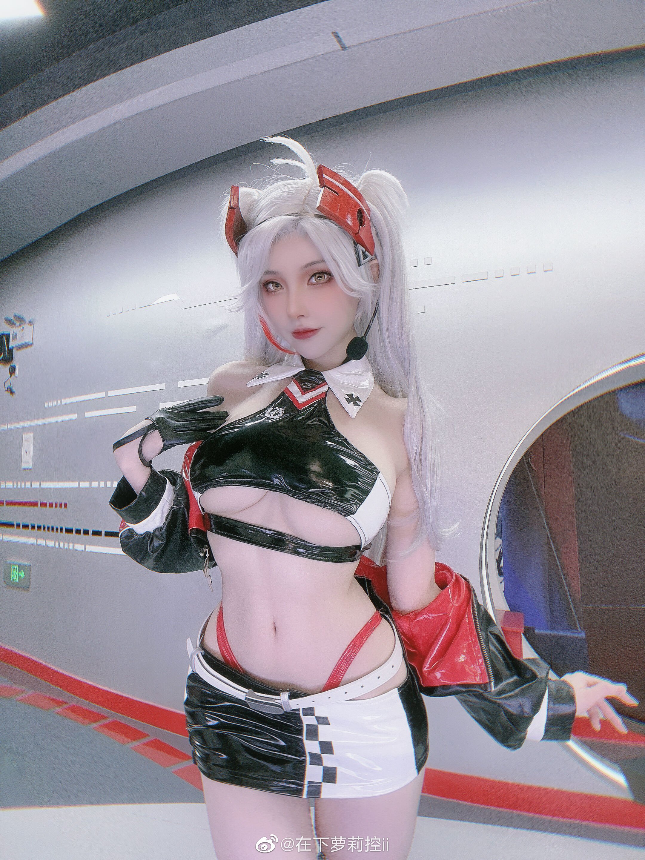 Đọc truyện hentai Tuyển tập Albums siêu phẩm Cosplay - Chap 498 - Egil + Prince Eugen + Louis IX + Atago (Azur Lane)
